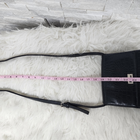 Guess Purse/Bag - Picture 5 of 12